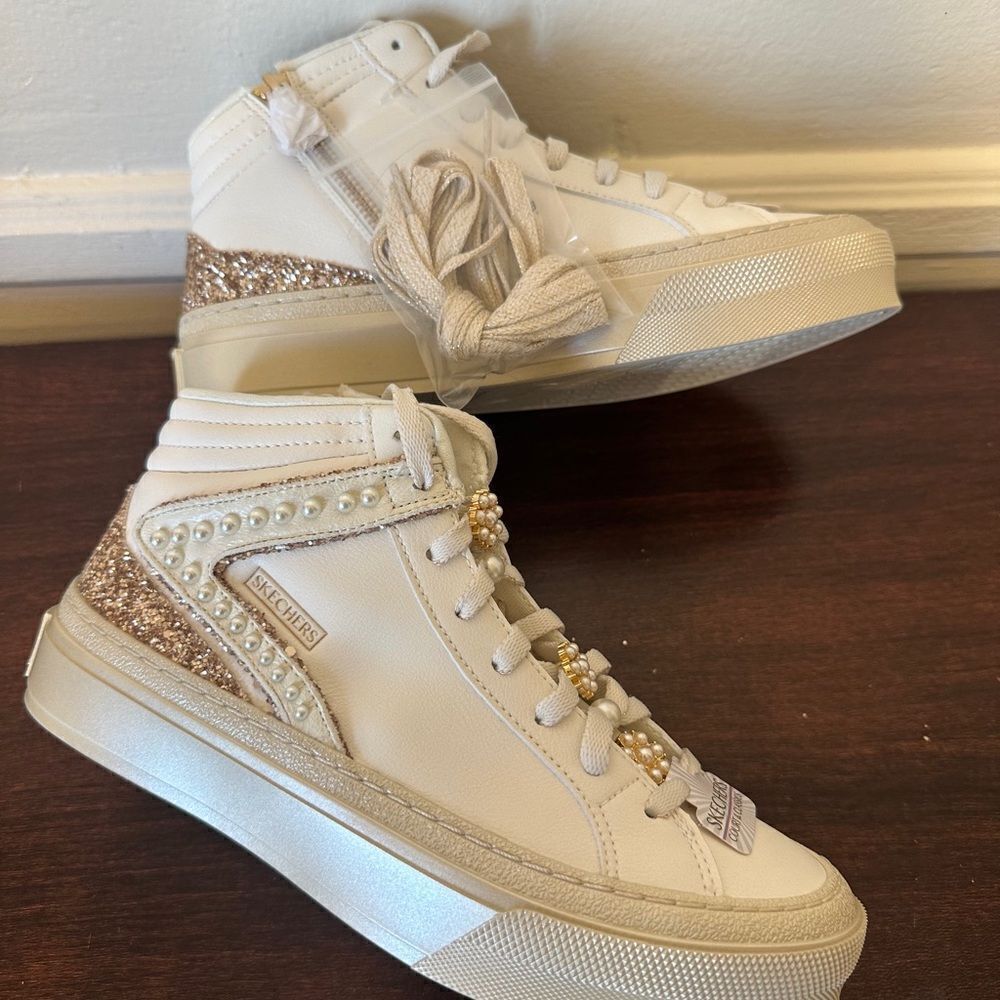 Skechers Women's White and Gold High-Top lightweight leather Sneakers size 7